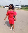 Lucie 26 Jahre Yaoundé  Kamerun