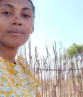 Mia 33 years  Madagascar