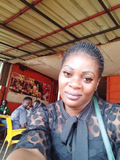 Flore 34 ans Yaoundé Cameroun