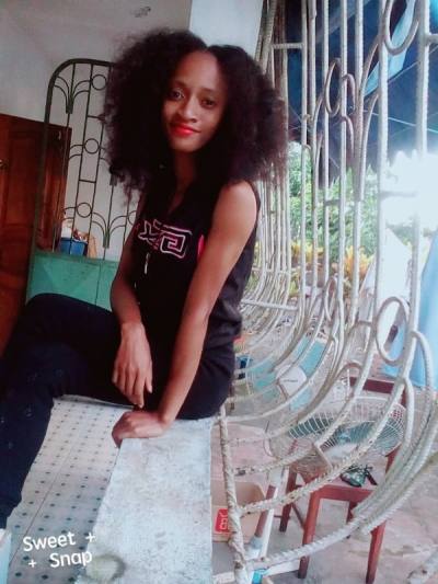 Elvina 23 ans Tamatave Madagascar