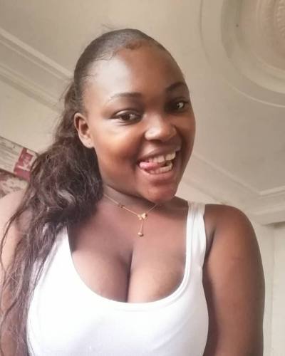Pauline 24 ans Yaounde Cameroun