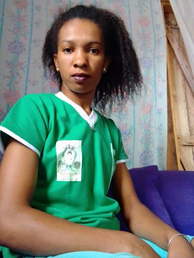 Sylviane 31 ans Madagascar France