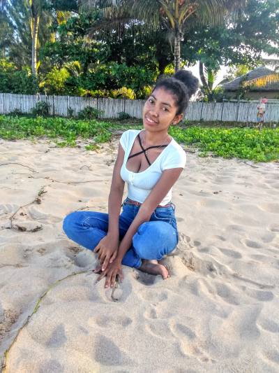 Vanessa 21 Jahre Antalaha Madagaskar