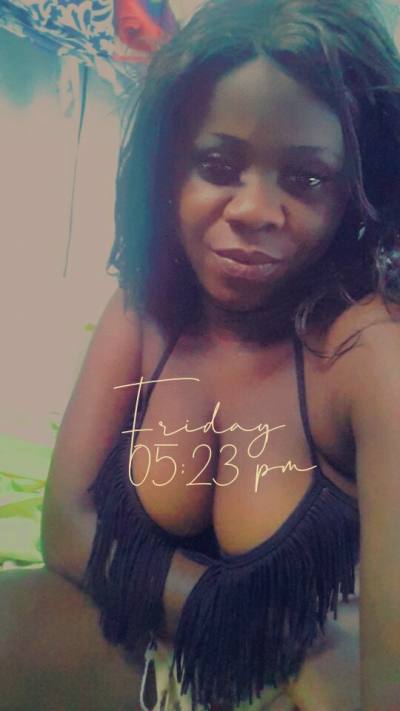 Flore 37 years Douala Cameroon