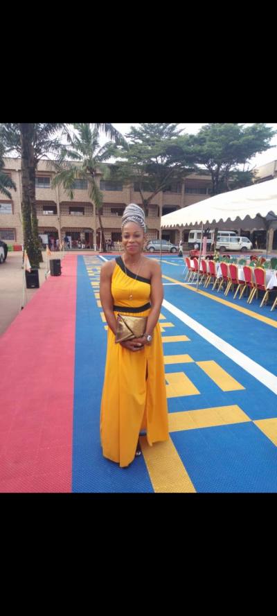 Mimosa 41 Jahre Douala  Cameroun