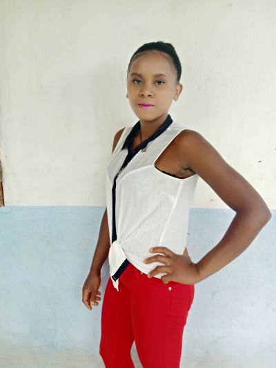 Marie 26 ans Antalaha Madagascar