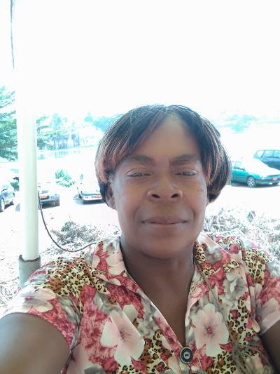 Blandine 58 Jahre Yaoundé Kamerun