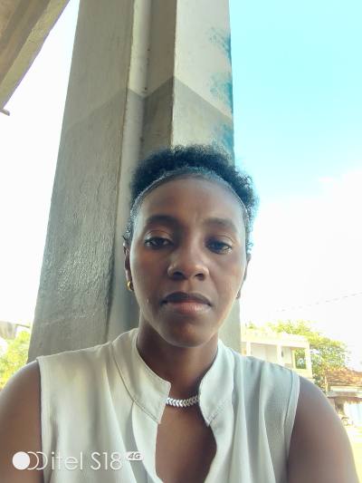 Ernestine 37 ans Antsiranana Madagascar