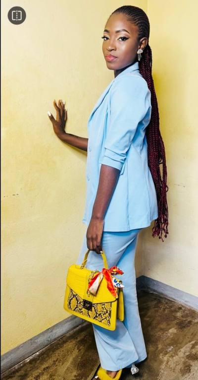 Gertrude 19 ans Yaoundé Cameroun