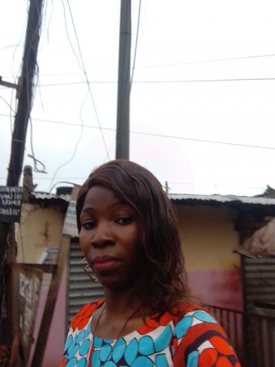Pauline 33 ans Yaoundé Cameroun