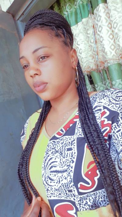Synthia 23 ans Bamenda Cameroun