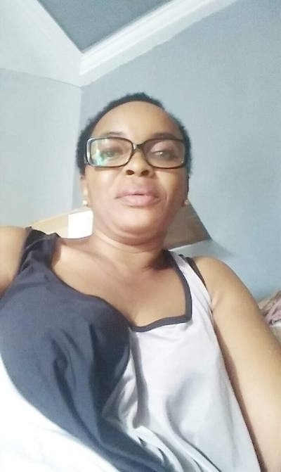Agnes 43 Jahre Douala Kamerun