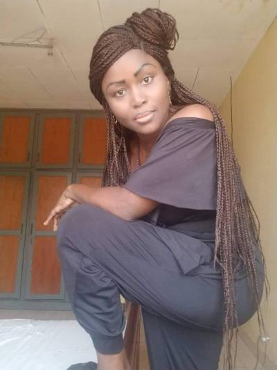Sabine Site de rencontre femme black Cameroun rencontres célibataires 32 ans