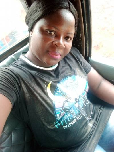 Alvine 37 ans Kribi Cameroun