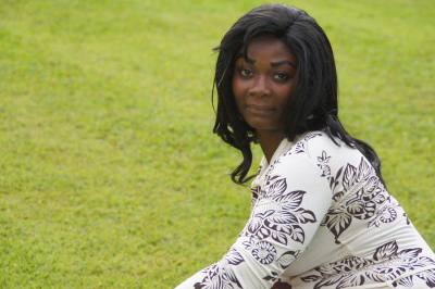 Elene 35 Jahre Yaounde Kamerun