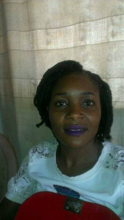 Eliane 37 Jahre Ambam Kamerun