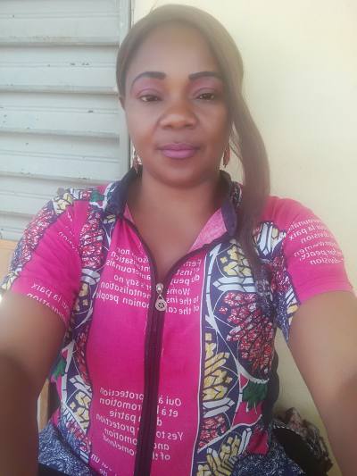 Virginie 45 ans Yaoundé Cameroun