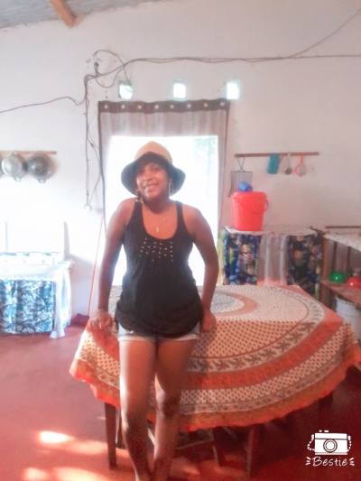 Elida 28 Jahre Sambava Madagaskar