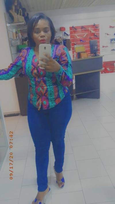 Laurie 32 years Libreville Gabon