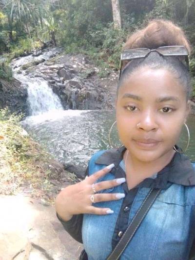 Helene 24 ans Tamatave Madagascar