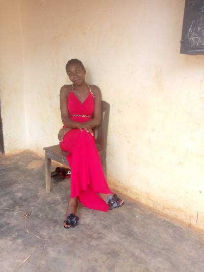 Sandrine 24 Jahre Yaounde  Kamerun