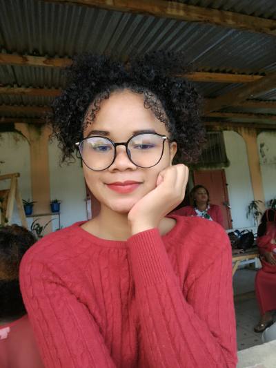 Laurie 21 ans Tamatave Madagascar