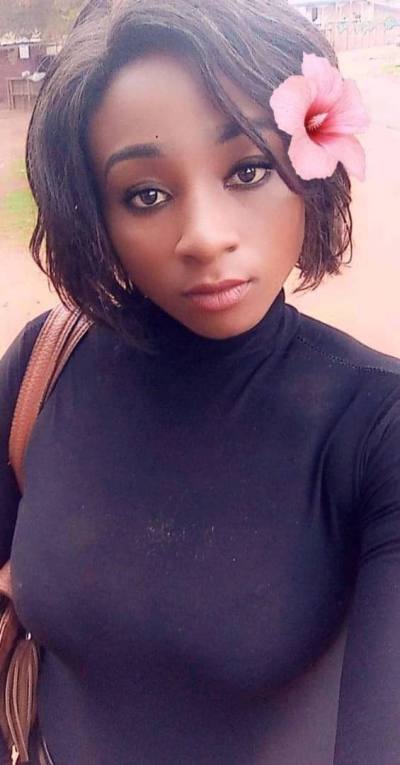 Ariane 29 ans Yaounde Cameroun