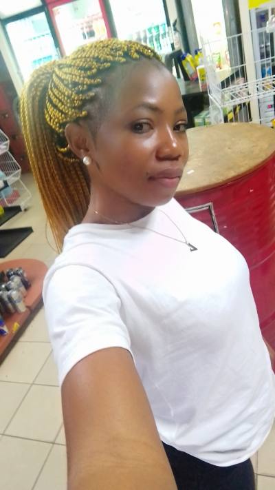 Mabelle 29 Jahre Yaounde Kamerun