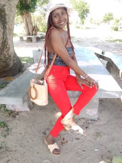 Stephanie 31 Jahre Sambava Madagaskar