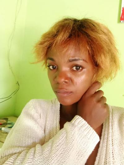 Elodie 34 Jahre Ébolowa Kamerun