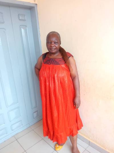 Nathalie  56 Jahre Yaoundé  Kamerun