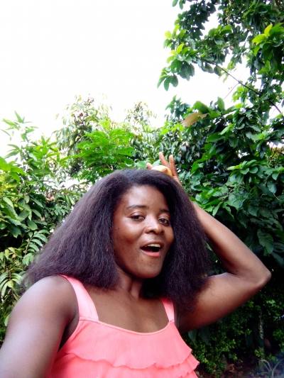 Estelle 41 ans Yaounde Cameroun