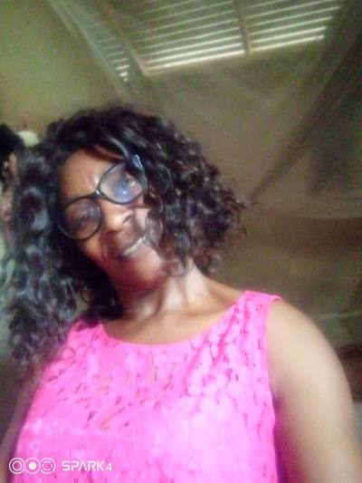 Solange 54 ans Centre Cameroun