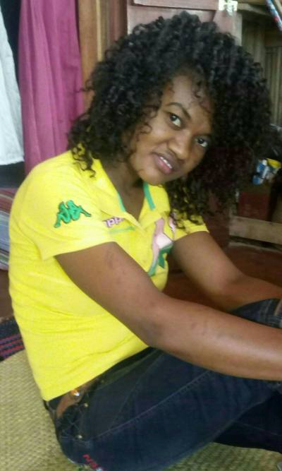 Sylvie 34 years Ambanja Madagascar