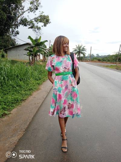 Stella 32 Jahre Beti Kamerun