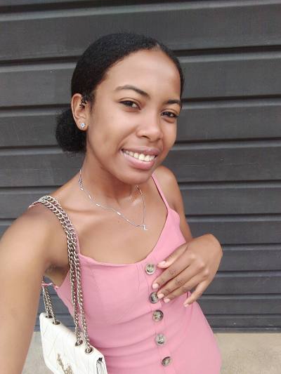 Nazirah 23 years Antananarivo  Madagascar