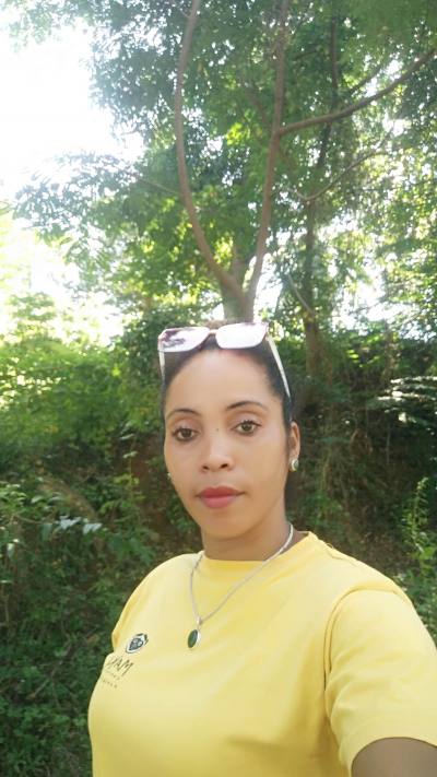 Nathalie 38 ans Majunga Madagascar