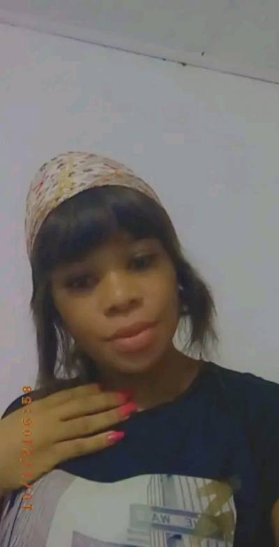 Elise 26 ans Douala Cameroun