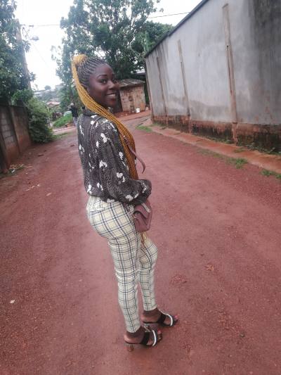Angele 27 ans Yaoundé 4 Cameroun