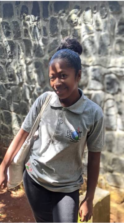 Eliette 21 ans Antsiranana Madagascar