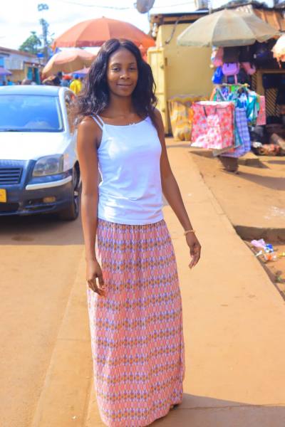 Lydie 27 Jahre Libreville Gabun