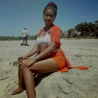 Lauraine 32 years Toamasina Madagascar
