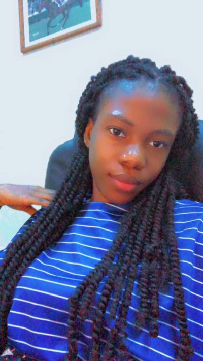 Rosalie 24 ans Yaoundé  Cameroun
