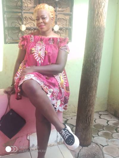Vanessa 32 Jahre Yaounde Kamerun