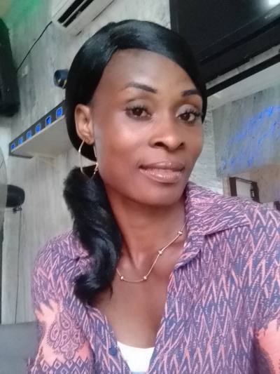 Apolline 25 ans Lomé Golfe  Togo