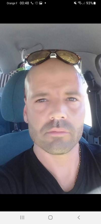 Loic 43 ans Nîmes France