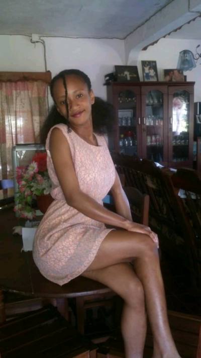 Elvina 23 ans Tamatave Madagascar