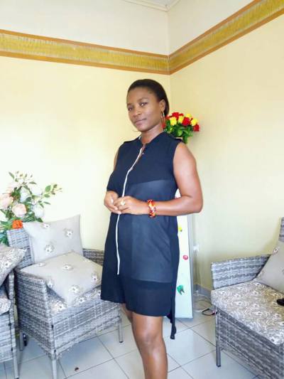 Astrid 37 ans Relation Sérieuse  Cameroun