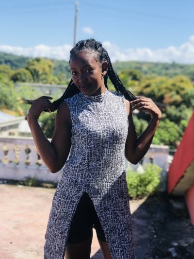 Romina 26 ans Sambava Madagascar