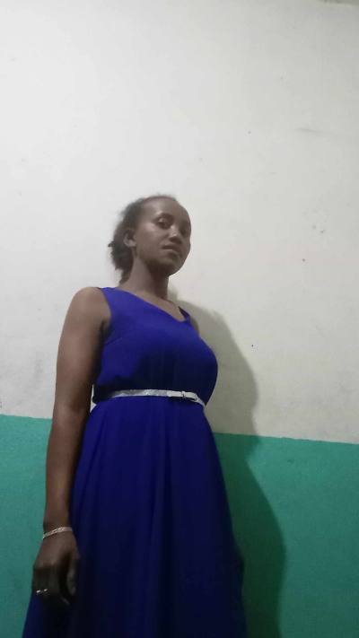 Sabrina 32 Jahre Toamasina Madagaskar